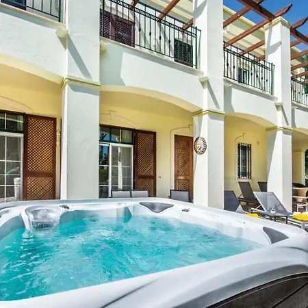 Sleeps 6 Air Con Wifi *