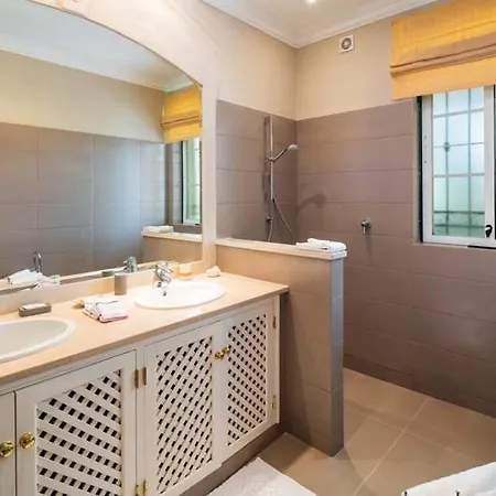 Sleeps 6 Air Con Wifi Apartman *
