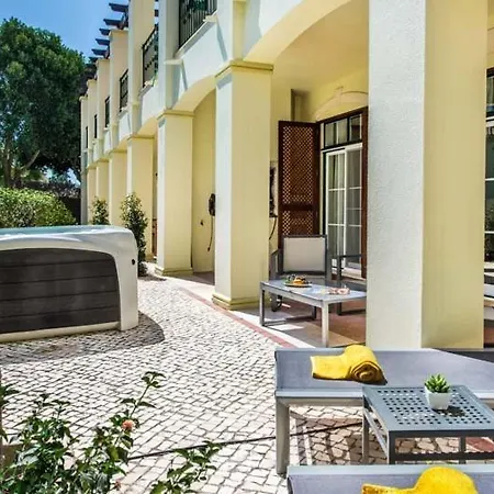 Sleeps 6 Air Con Wifi