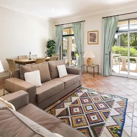 Sleeps 6 Air Con Wifi *